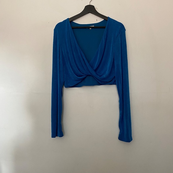 Remi x Revolve Niki Blue Long Sleeve Sparkle V-Neck Cropped Top - Picture 2 of 4